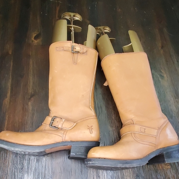 Frye engineer tan boots 6.5M - Picture 2 of 6
